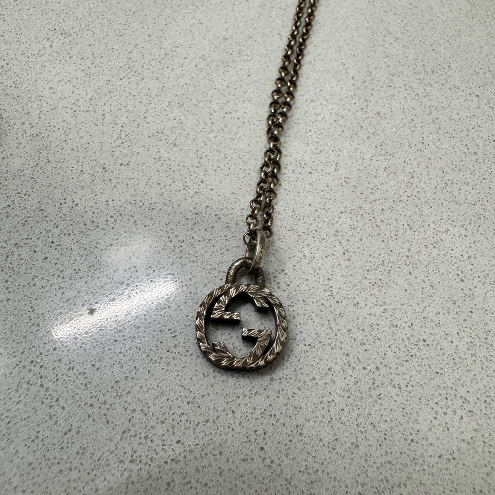 Authentic Gucci Interlocking Textured G Sterling Silver Pendant Necklace - Picture 3 of 5